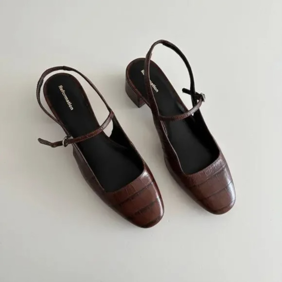 Brown Flats Under $20